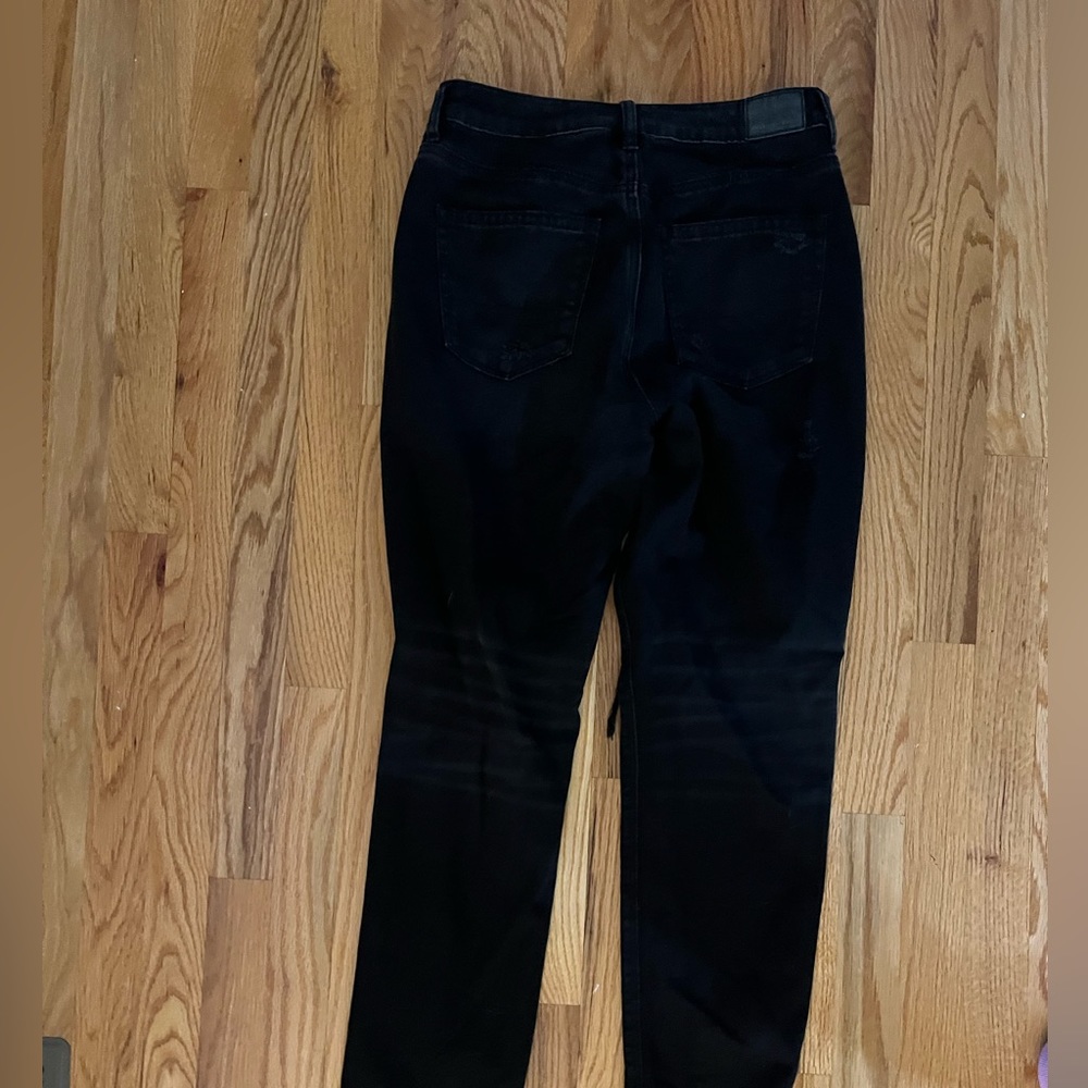 American Eagle real good mom jeans. Like new. Ripped black. US size 4. Like new